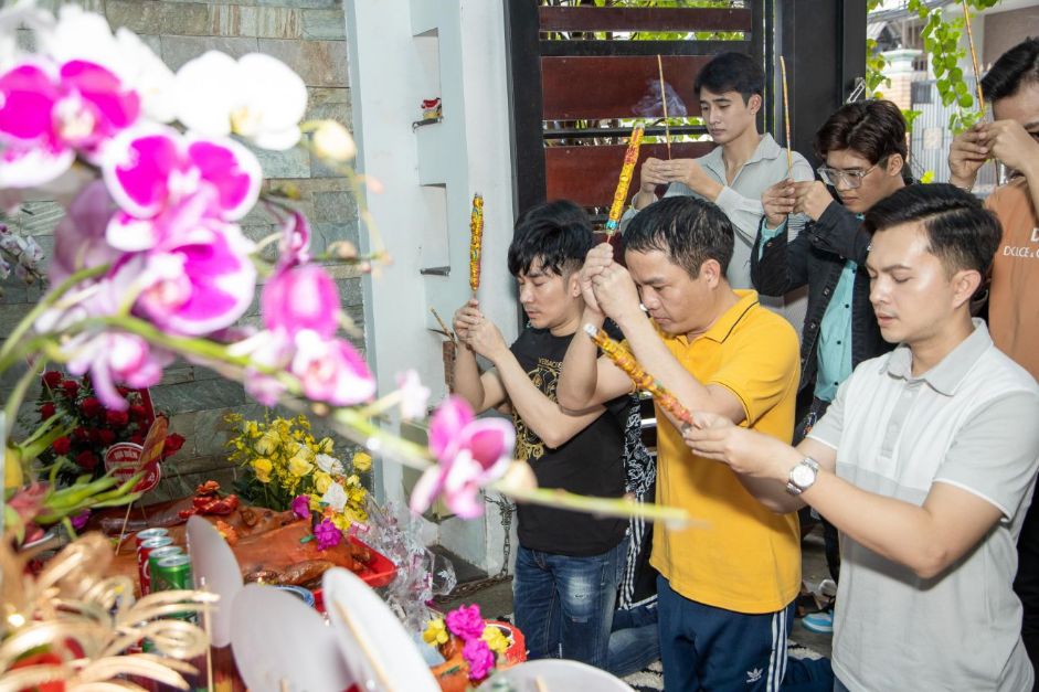 quang ha 7 Quang Hà cúng Tổ nghiệp tại nhà riêng, đông đảo nghệ sĩ tham dự