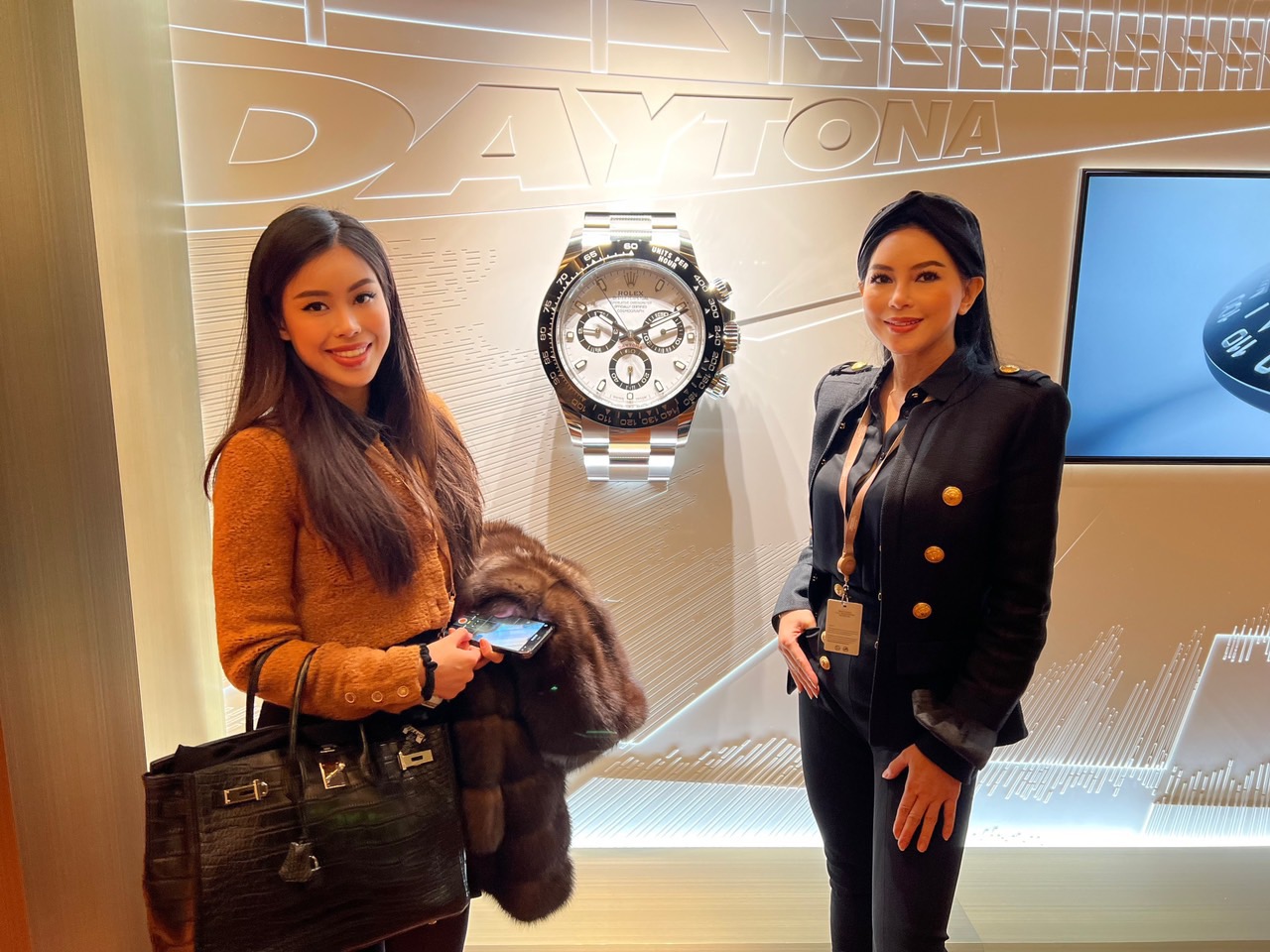 Tiên Nguyễn 1 Tiên Nguyễn cùng mẹ dự show đồng hồ lớn nhất thế giới tại Thụy Sĩ