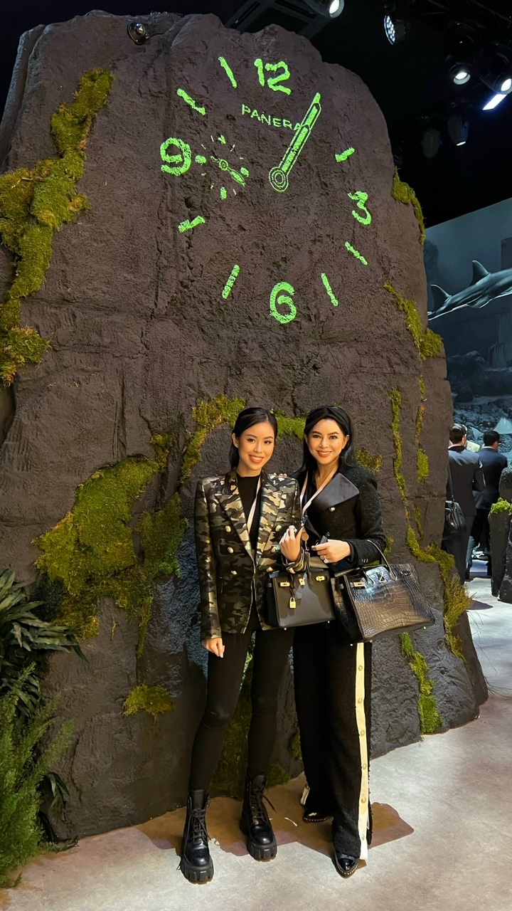 Tiên Nguyễn 3 Tiên Nguyễn cùng mẹ dự show đồng hồ lớn nhất thế giới tại Thụy Sĩ