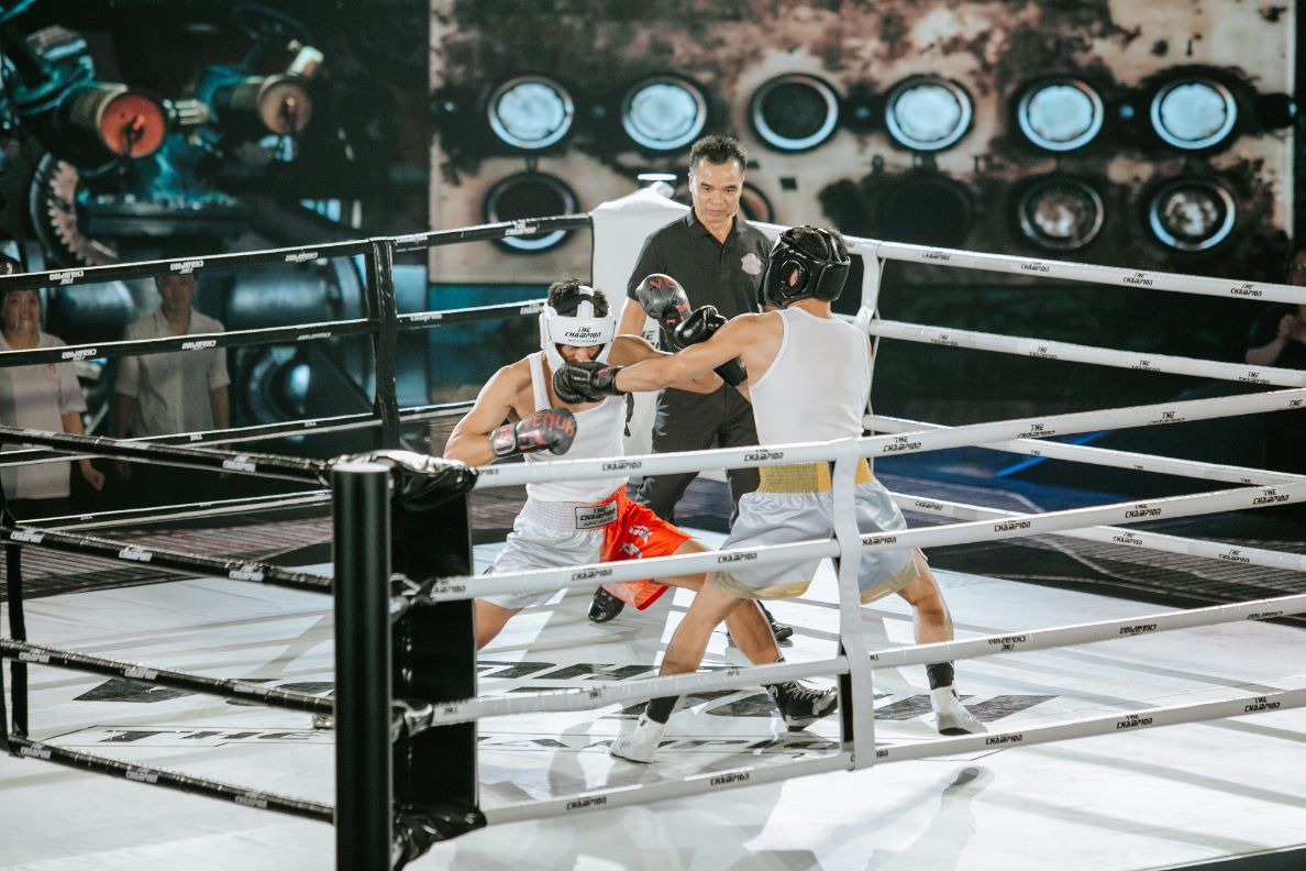 xuan phuc 1 Hạ Xuân Phúc trên sàn đấu boxing The Champion, diễn viên Hiếu Nguyễn có hành động đẹp
