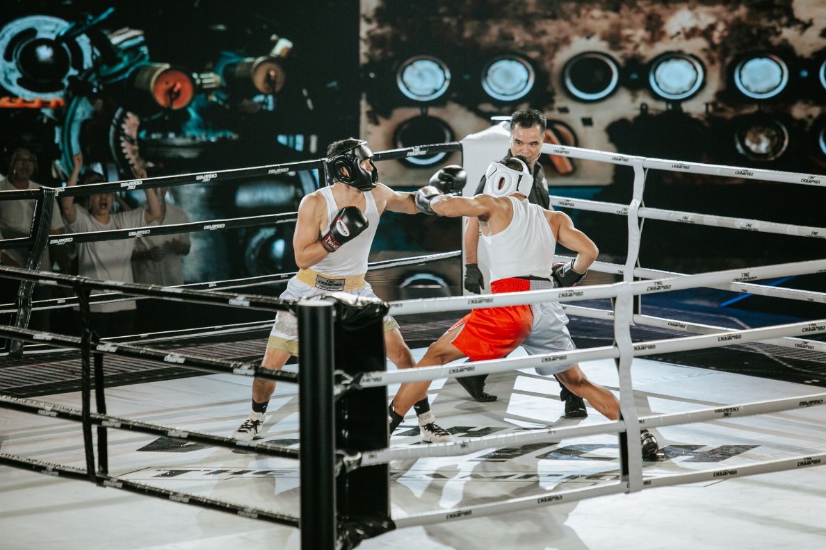 xuan phuc 3 Hạ Xuân Phúc trên sàn đấu boxing The Champion, diễn viên Hiếu Nguyễn có hành động đẹp