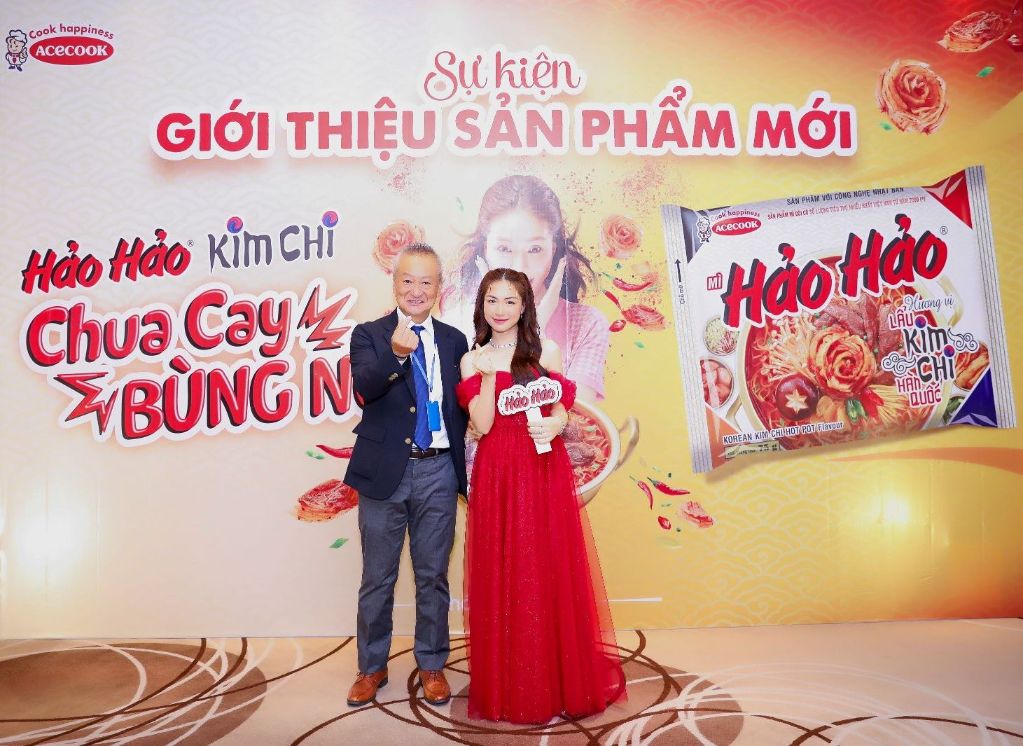 PHÓ GIÁM ĐỐC KANEDA HIROKI HÒA MINZY Hòa Minzy trở thành đại sứ thương hiệu sản phẩm mới ra mắt của Hảo Hảo