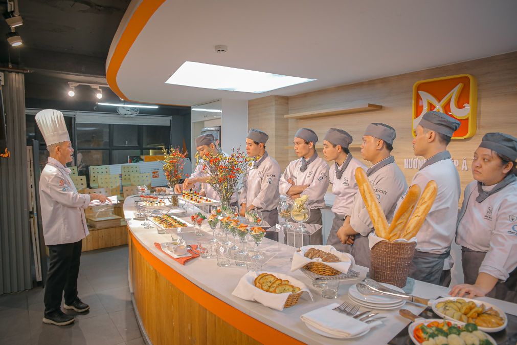buffet Bep quoc te Du học nghề tại chỗ   Giải pháp tiếp cận nhanh cơ hội việc làm ngành bếp tại Úc