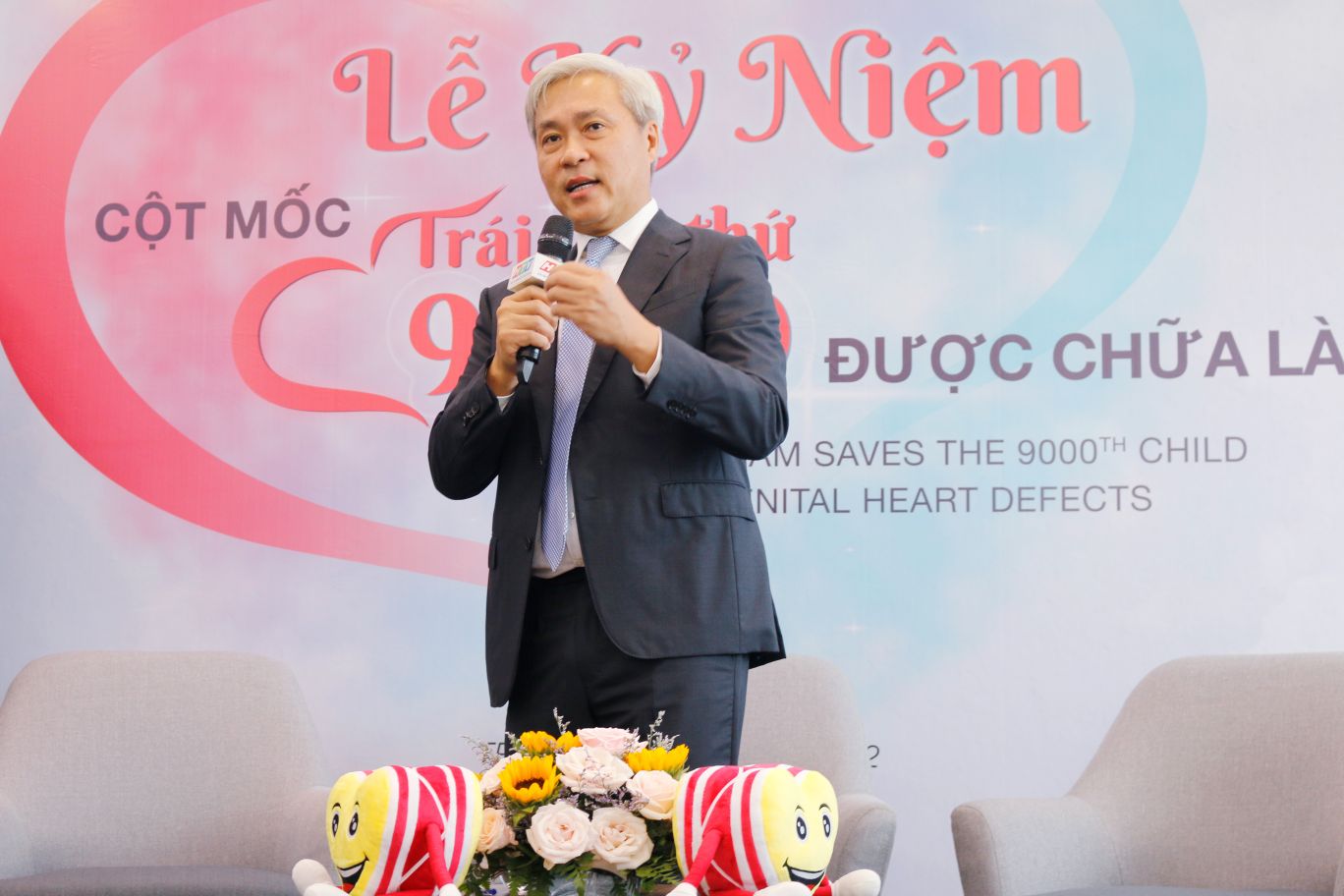 Ông Don Lam phát biểu tại buổi lễ Nhịp tim Việt Nam kỷ niệm cột mốc trái tim thứ 9.000 được chữa lành