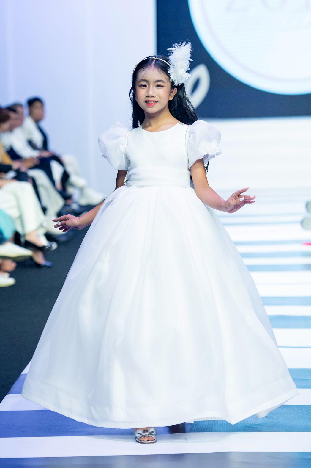 Alice Nguyen NTK MY LE Gần 150 mẫu thiết kế được trình diễn tại Đêm hội mẫu nhí 2022   Fashion Melody