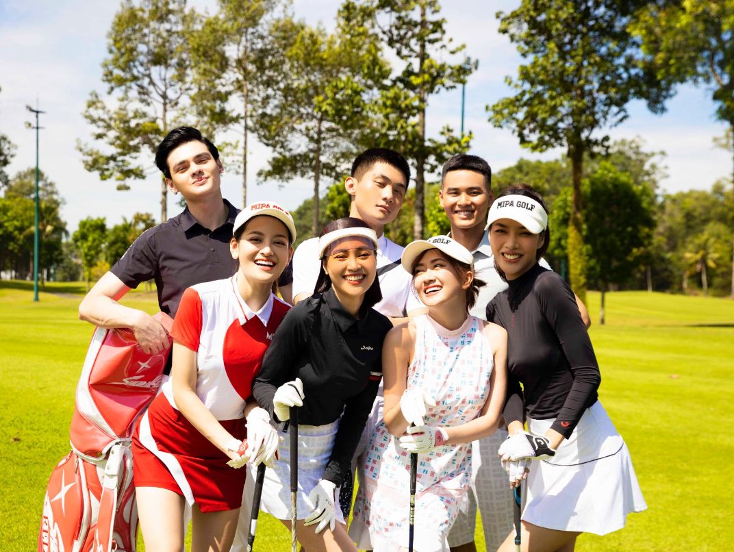 Cô Gái Từ Quá Khứ 4 Ninh Dương Lan Ngọc nhập hội mỹ nhân chơi golf, lên đồ ra sân cùng dàn trai trẻ