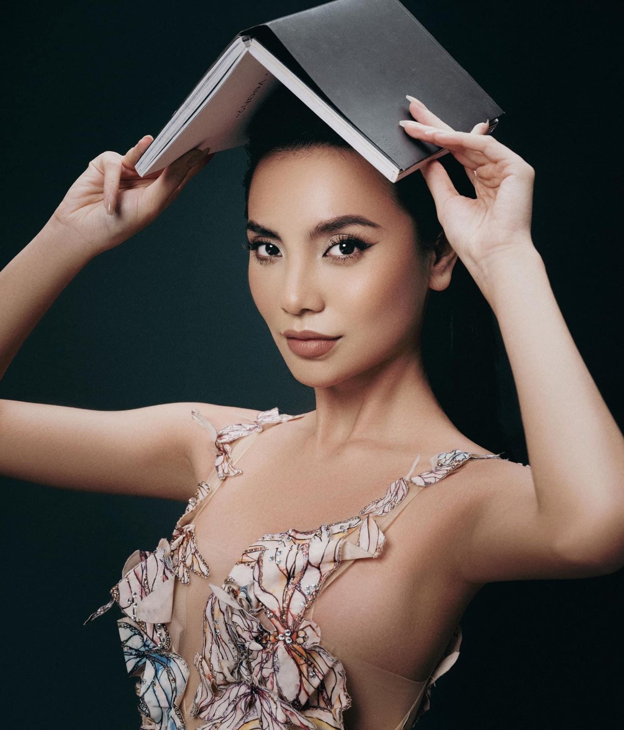 Linh chi 2 Linh Chi xuất sắc nhận giải thưởng Người đẹp Truyền thông tại Hoa hậu Hoàn vũ Việt Nam 2022