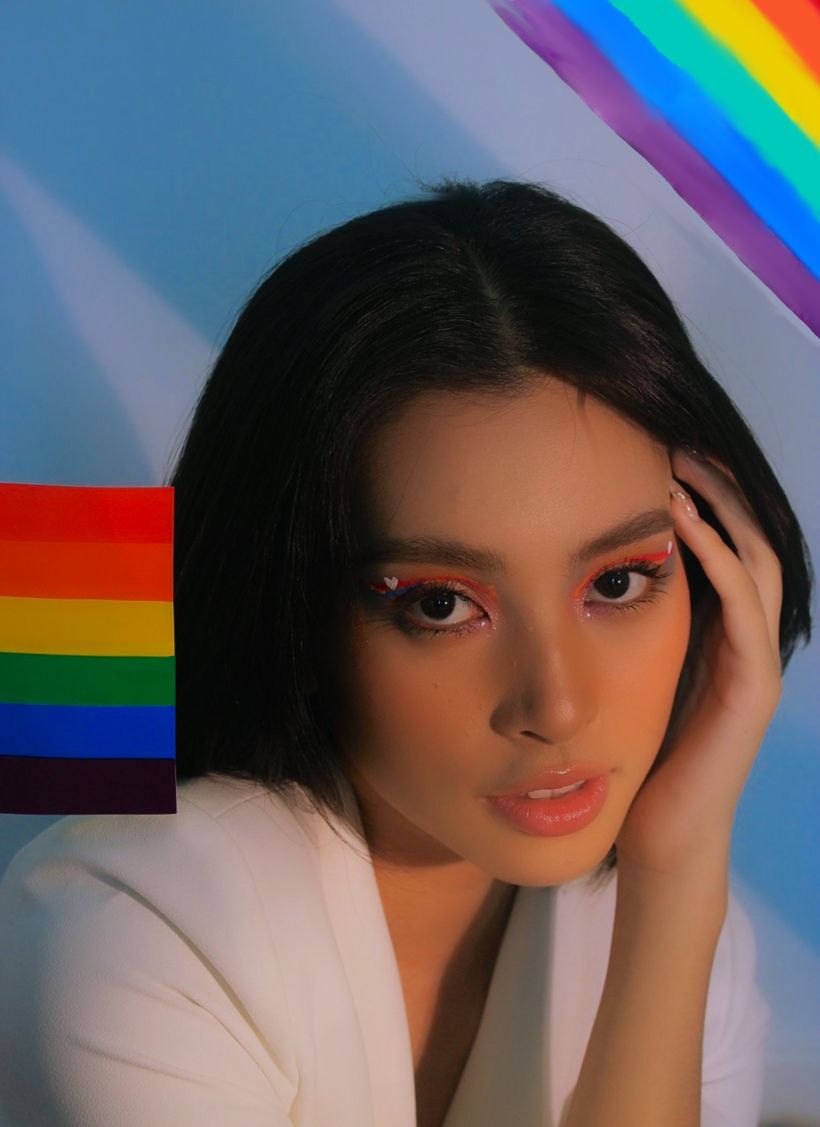 tieu vy 3 Hoa hậu Tiểu Vy trình làng bộ ảnh mới ủng hộ cộng đồng LGBTQ+