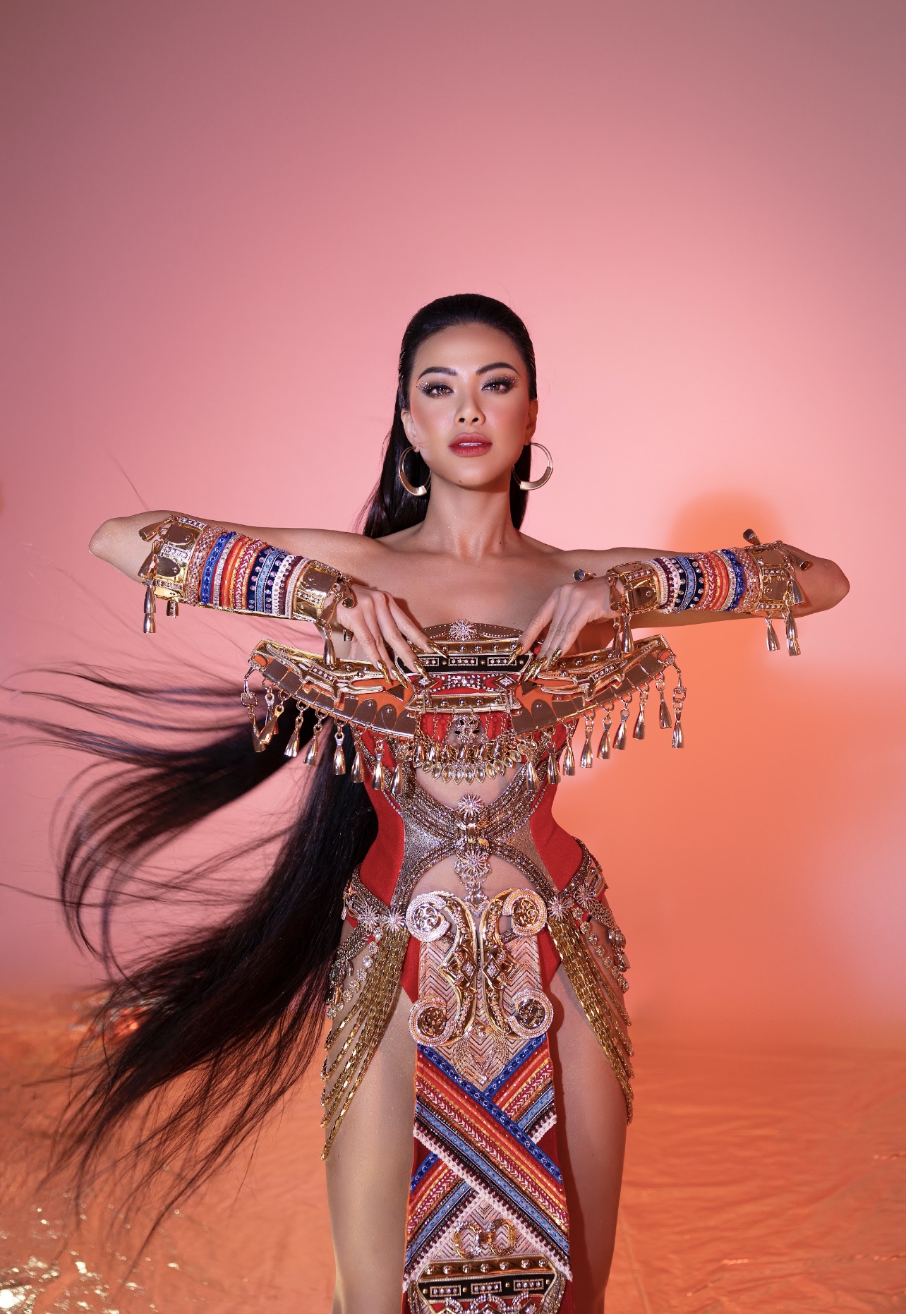  Cận cảnh ‘Hùng ca biển cả’   Trang phục dân tộc Kim Duyên mang đến Miss Supranational 2022