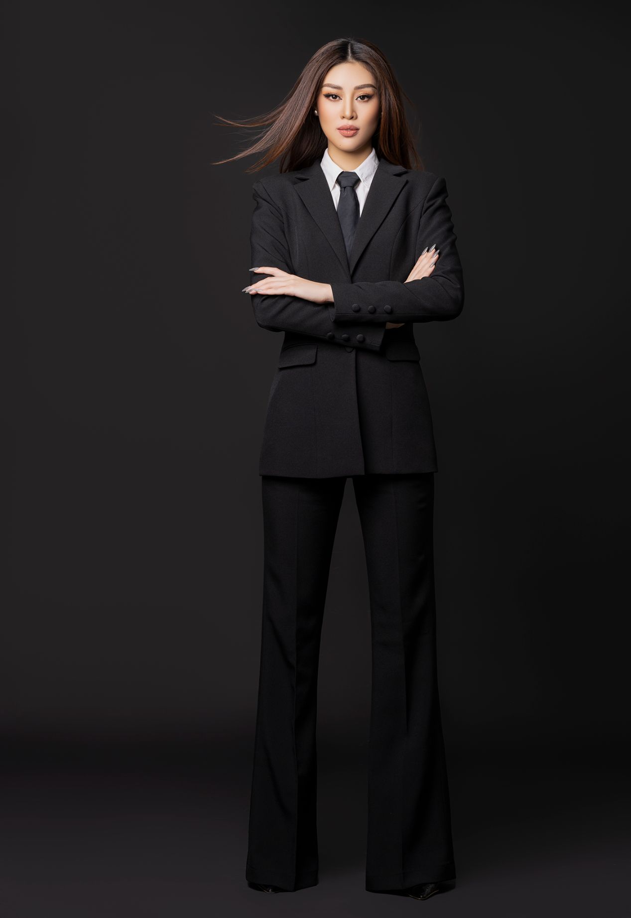 Business Woman 1 Khánh Vân lập công ty riêng, quyền lực trong vai trò Business Woman