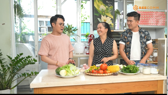 Cơm nhà Việt Nam 1 Huỳnh Lập hát bài “Bông điên điển” khiến cả bữa cơm suýt chìm vào giấc ngủ say
