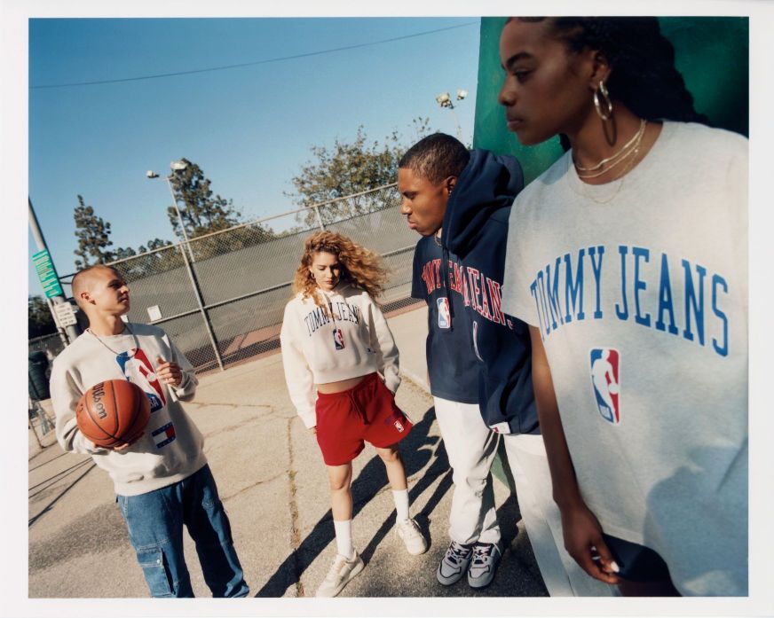 Tommy Hilfiger 5 Tommy Jeans hợp tác cùng NBA ra mắt bộ sưu tập mới đậm chất Mỹ