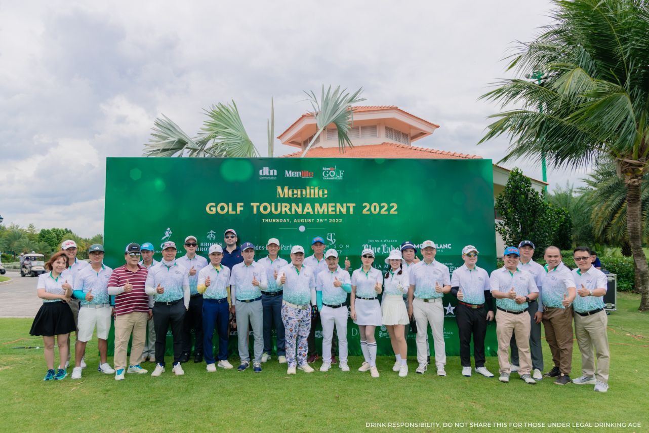 Các golfer chụp ảnh kỷ niểm trước khi thi đấu Men&life Golf Tournament 2022: Thành công trọn vẹn với sự tranh tài sôi nổi giữa 144 golfer