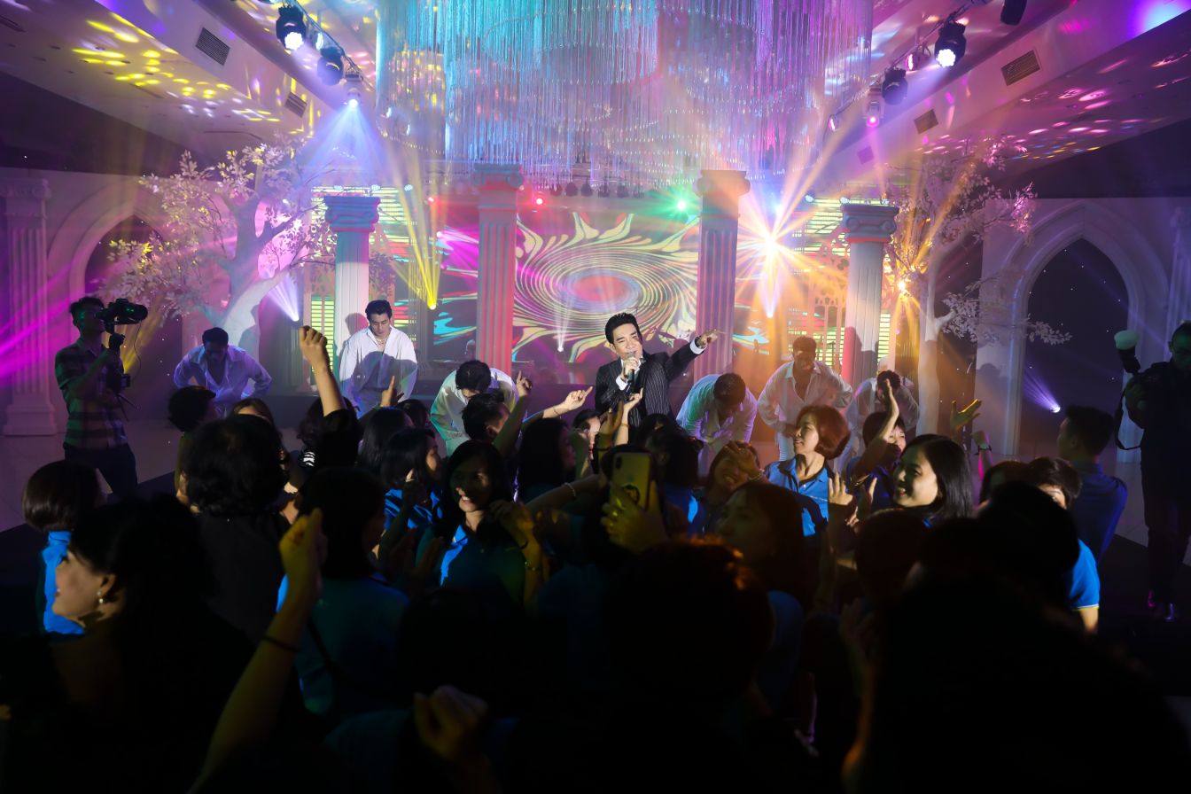 Quang Hà 3 Quang Hà tổ chức chuỗi 12 đêm nhạc khắp cả nước trong 4 tháng