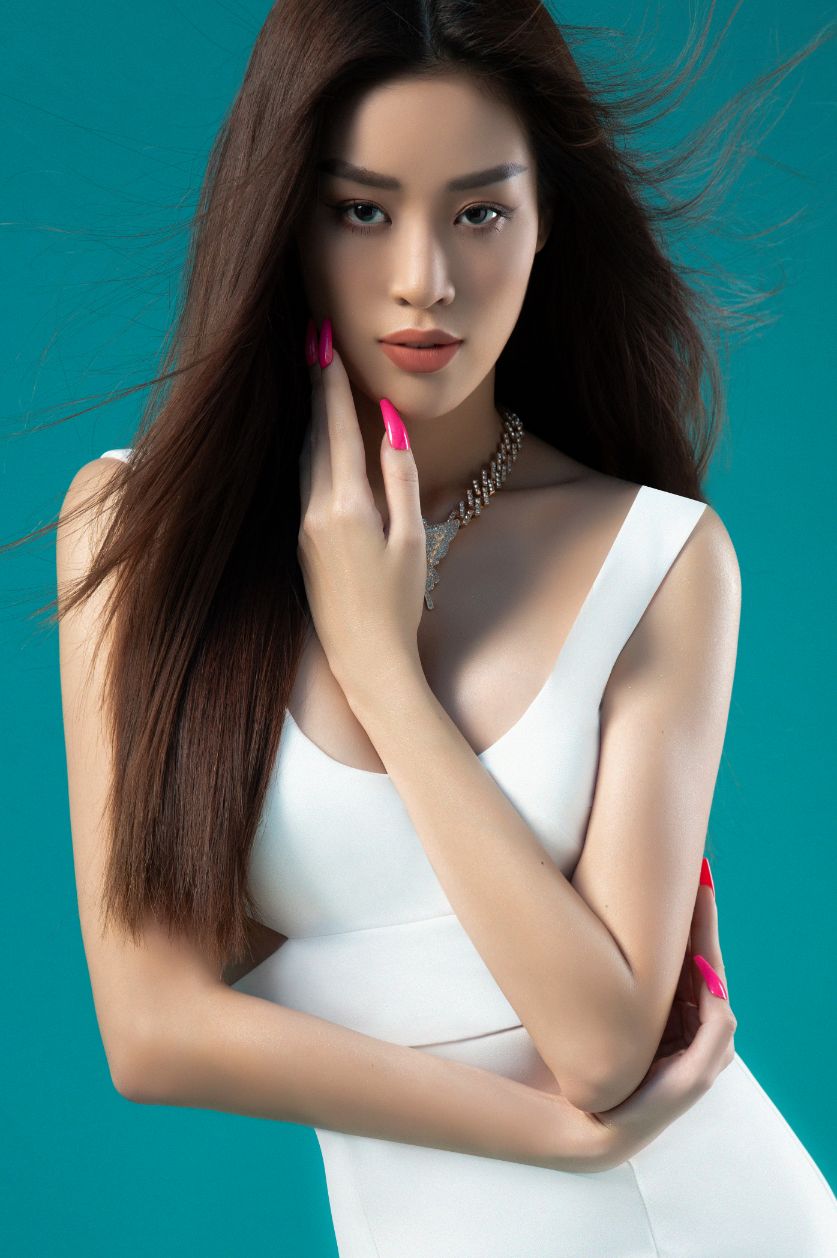 hoa hau khanh van 2 CEO   Hoa hậu Khánh Vân chào tháng 8 với sắc màu rực rỡ