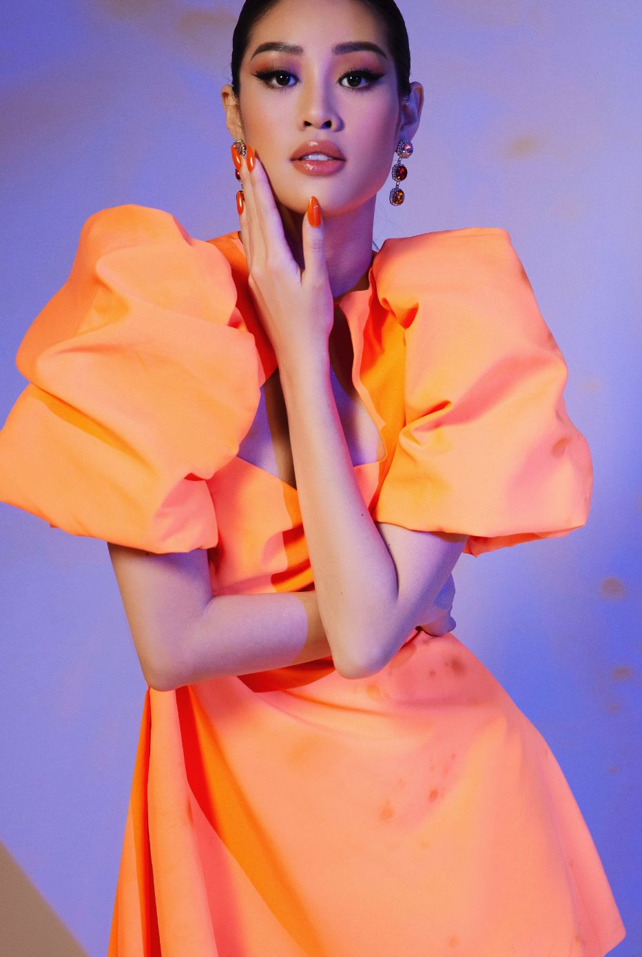 hoa hau khanh van 7 CEO   Hoa hậu Khánh Vân chào tháng 8 với sắc màu rực rỡ