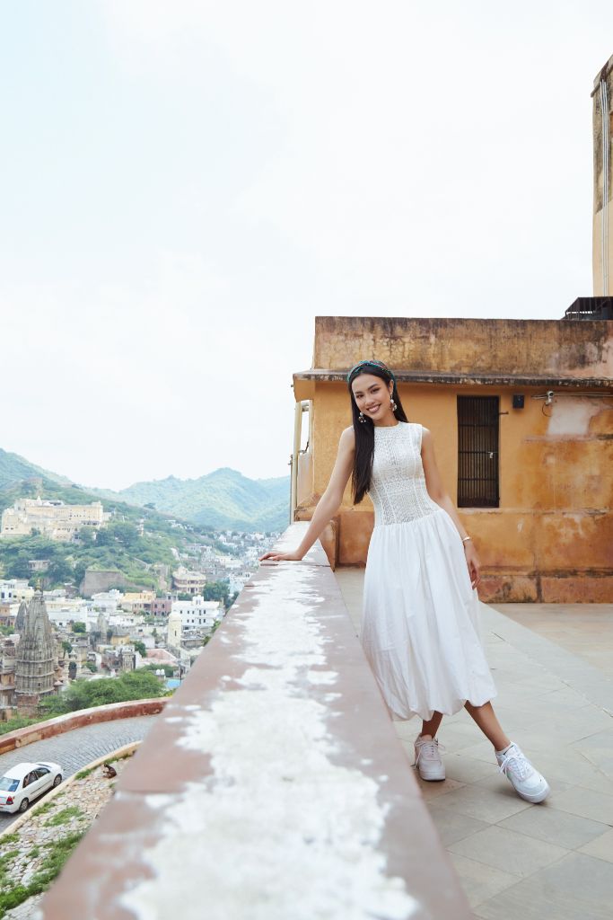 Á HẬU THỦY TIÊN 6 Á hậu Thủy Tiên ghi điểm với thời trang thanh lịch, năng động khám phá Jaipur, Ấn Độ