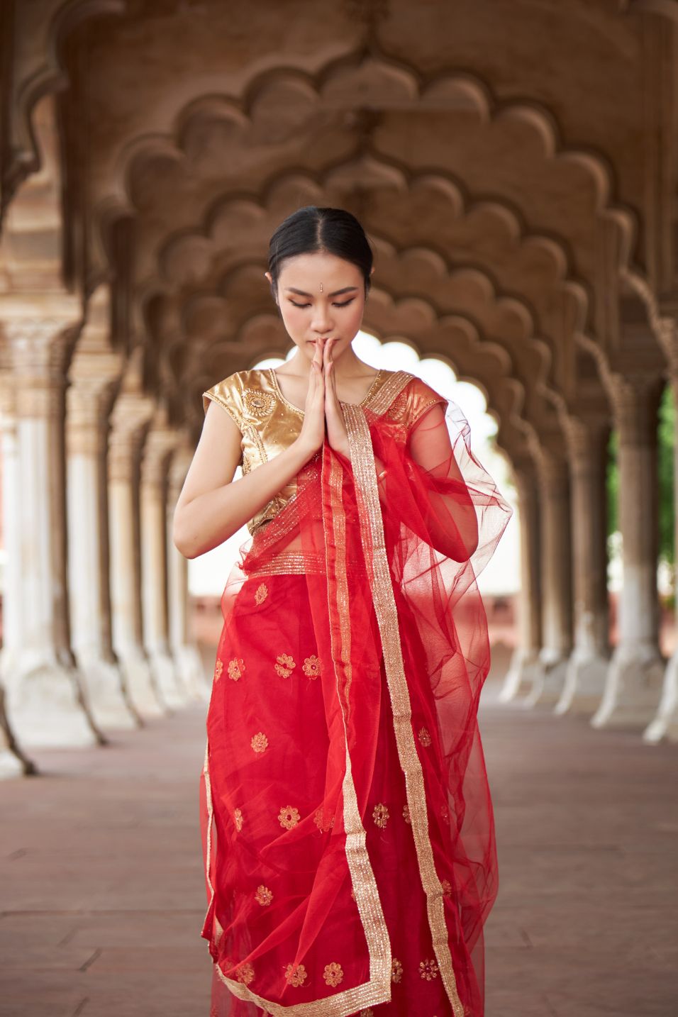 Á hậu Thủy Tiên 1 1 Á hậu Thủy Tiên đầy cuốn hút trong trang phục truyền thống Ấn Độ
