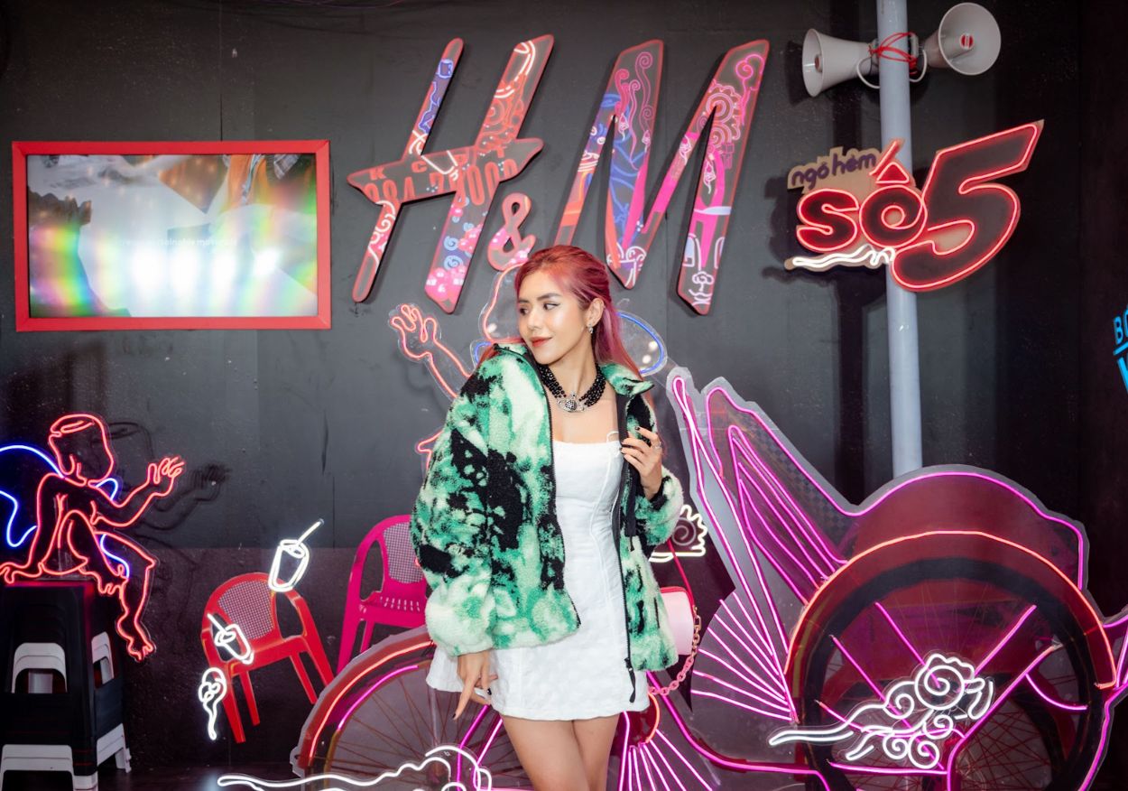 Beauty blogger Gấu Zoan Ngõ Hẻm số 5: Không gian thời trang và nghệ thuật đến từ H&M và Tùng Monkey 