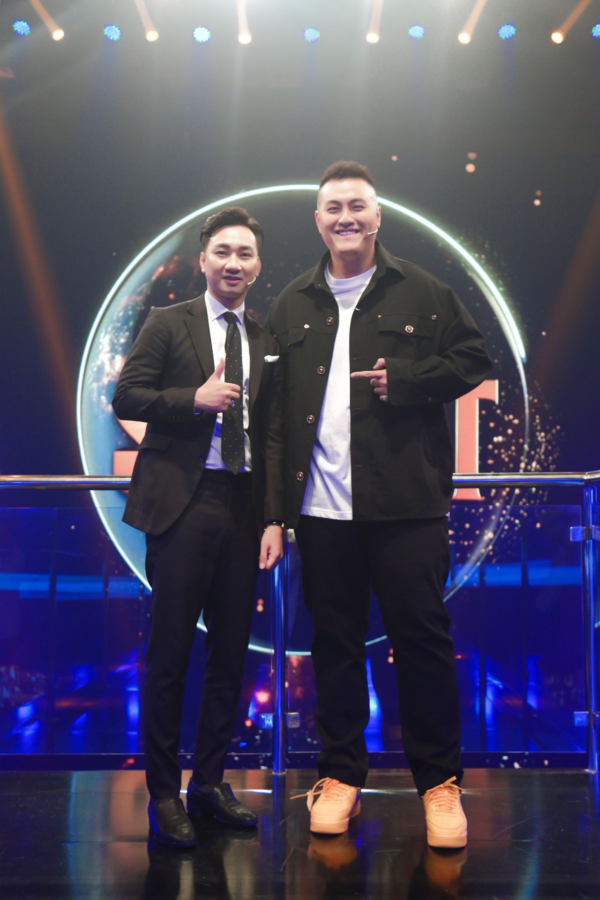 Fabo Nguyễn và Thành Trung 2 YouTuber sở hữu 500 đôi giày “xịn sò” giành được 35 triệu của Đấu trường siêu việt