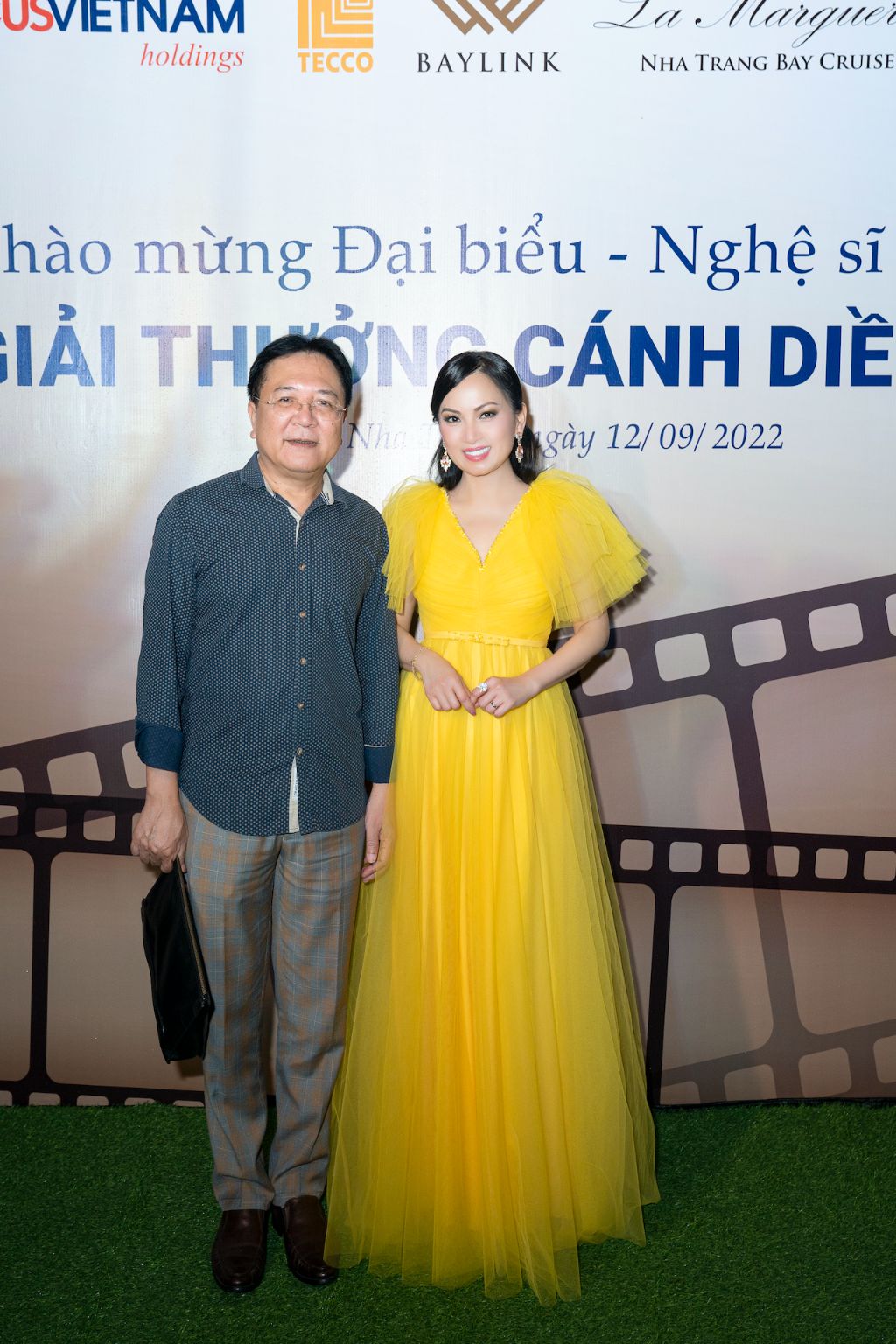 Ha Phuong 1 Ca sĩ Hà Phương nổi bật, hội ngộ dàn nghệ sĩ Việt tại Lễ trao giải Cánh diều vàng 2021