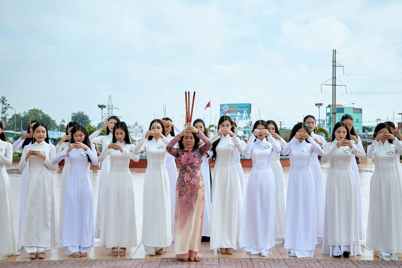 hoa khoi song vam 1.1 Top 25 Hoa khôi Sông Vàm 2022 dâng hương tưởng nhớ các anh hùng cách mạng