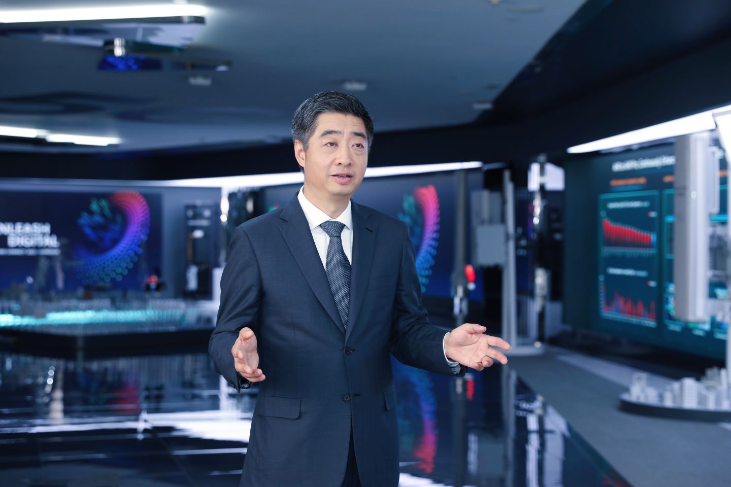 Ông Ken Hu Chủ tịch Luân phiên của Huawei phát biểu tại HUAWEI CONNECT 2022 1 Mô hình phân tử thuốc Pangu của Huawei Cloud tăng tốc quá trình tìm kiếm và phát triển thuốc mới