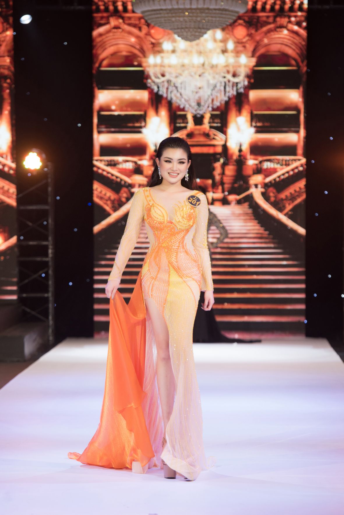 Dạ hội  CEO Trần Diễm My xuất sắc đăng quang Hoa hậu Doanh Nhân Việt Nam Quốc tế 2022