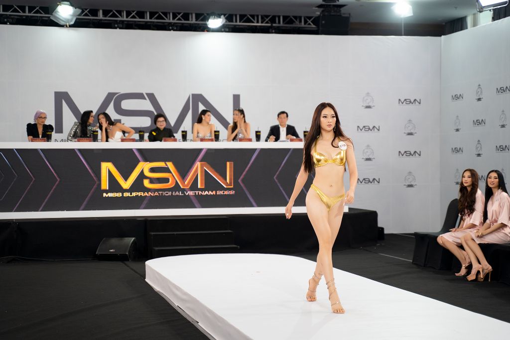 TS Phạm Ngọc Khánh Linh  Nóng bỏng phần thi bikini sơ khảo Hoa hậu Siêu Quốc gia Việt Nam 2022