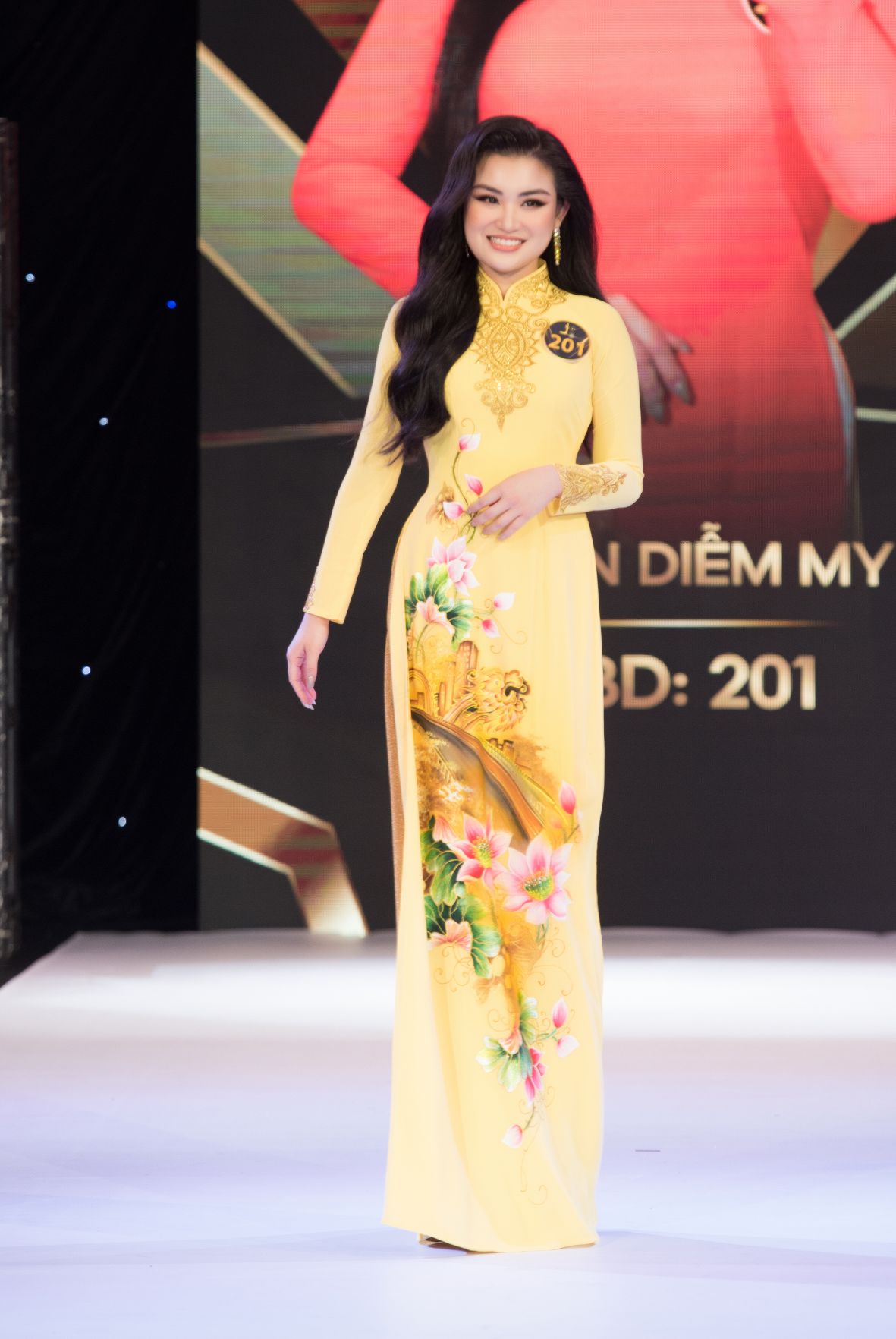 Áo dài  CEO Trần Diễm My xuất sắc đăng quang Hoa hậu Doanh Nhân Việt Nam Quốc tế 2022