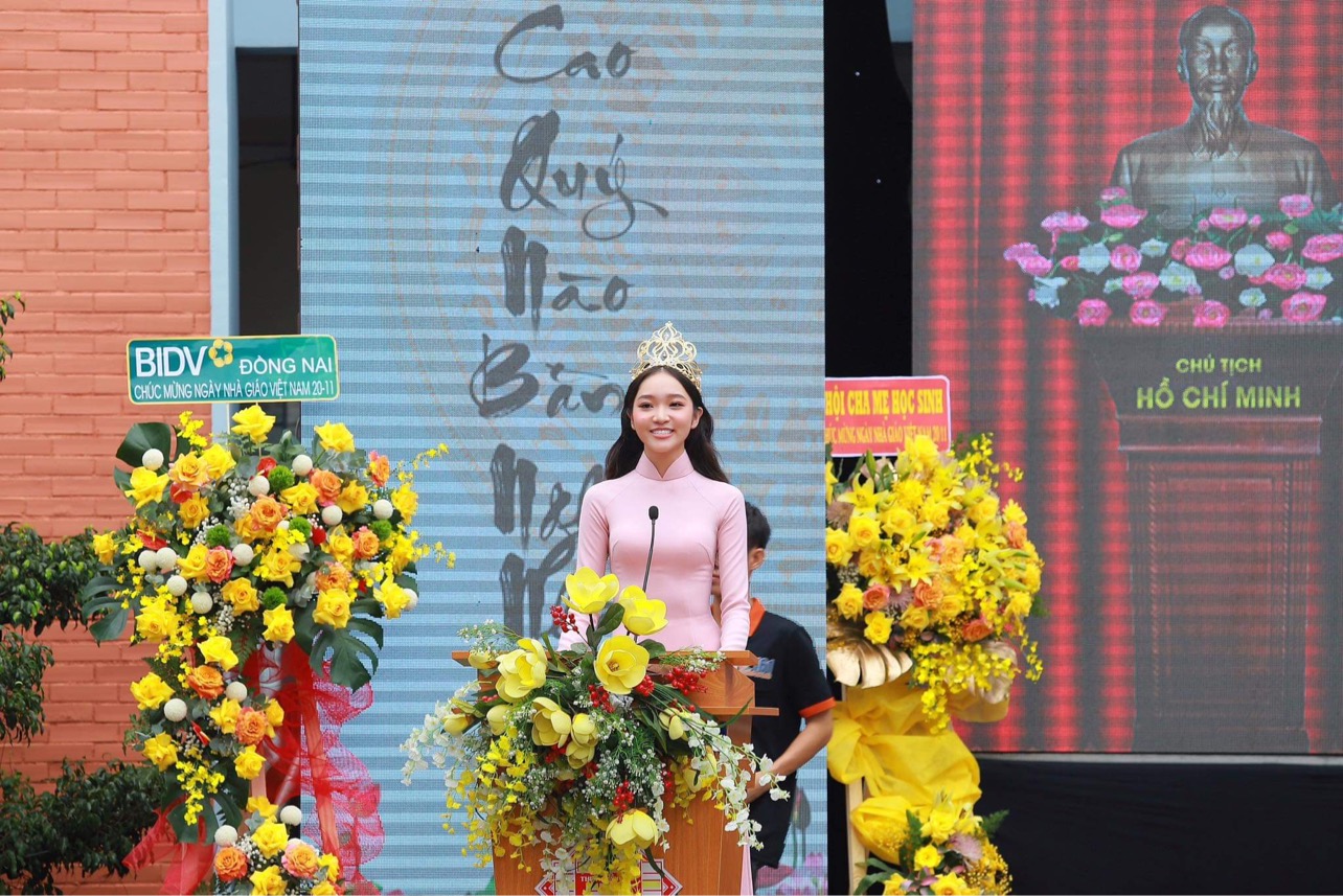  Hoa hậu Phạm Kim Ngân có nhiều hoạt động ý nghĩa nhân kỷ niệm 40 năm ngày Nhà Giáo Việt Nam