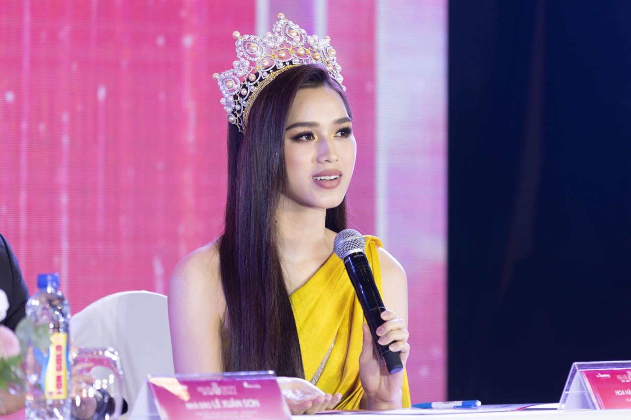  Đỗ Hà: “Cô gái kế nhiệm Hoa hậu Việt Nam phải chịu được sức nặng của vương miện 