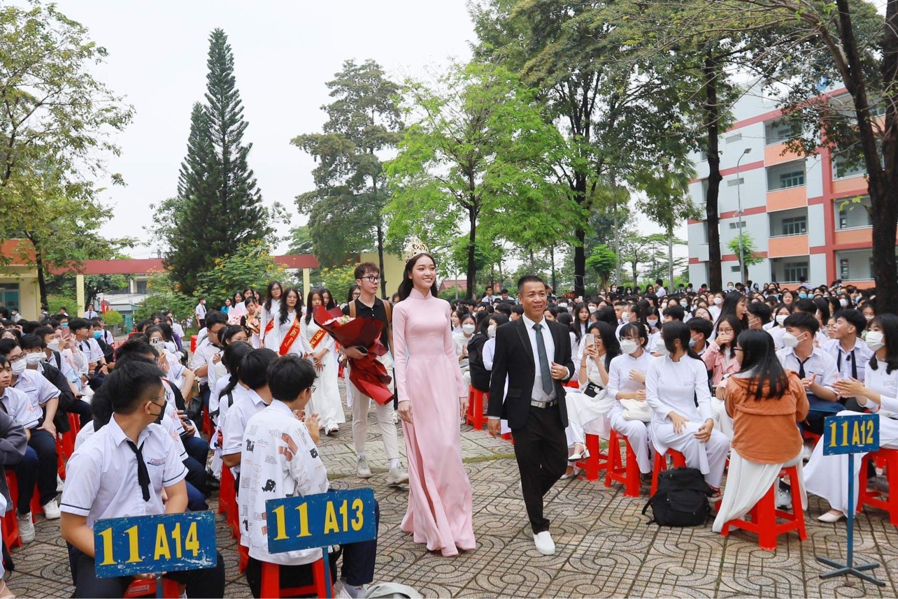  Hoa hậu Phạm Kim Ngân có nhiều hoạt động ý nghĩa nhân kỷ niệm 40 năm ngày Nhà Giáo Việt Nam