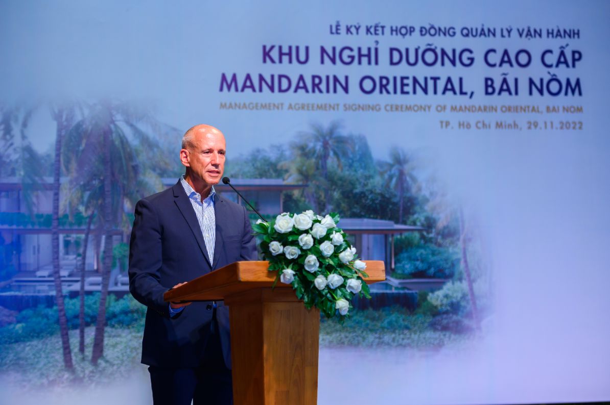 Ông Peter Ryder Giám đốc điều hành của Indochina Capital phát biểu tại sự kiện Indochina Kajima và Mandarin Oriental ký kết hợp đồng quản lý vận hành Mandarin Oriental, Bãi Nồm