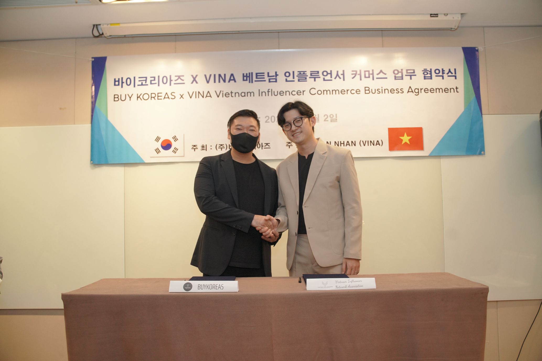 Buy Koreas và VINA ký kết hợp tác chiến lược kích hoạt thị trường thông qua KOLs 3 Buy Koreas và VINA ký kết hợp tác chiến lược, kích hoạt thị trường thông qua KOLs