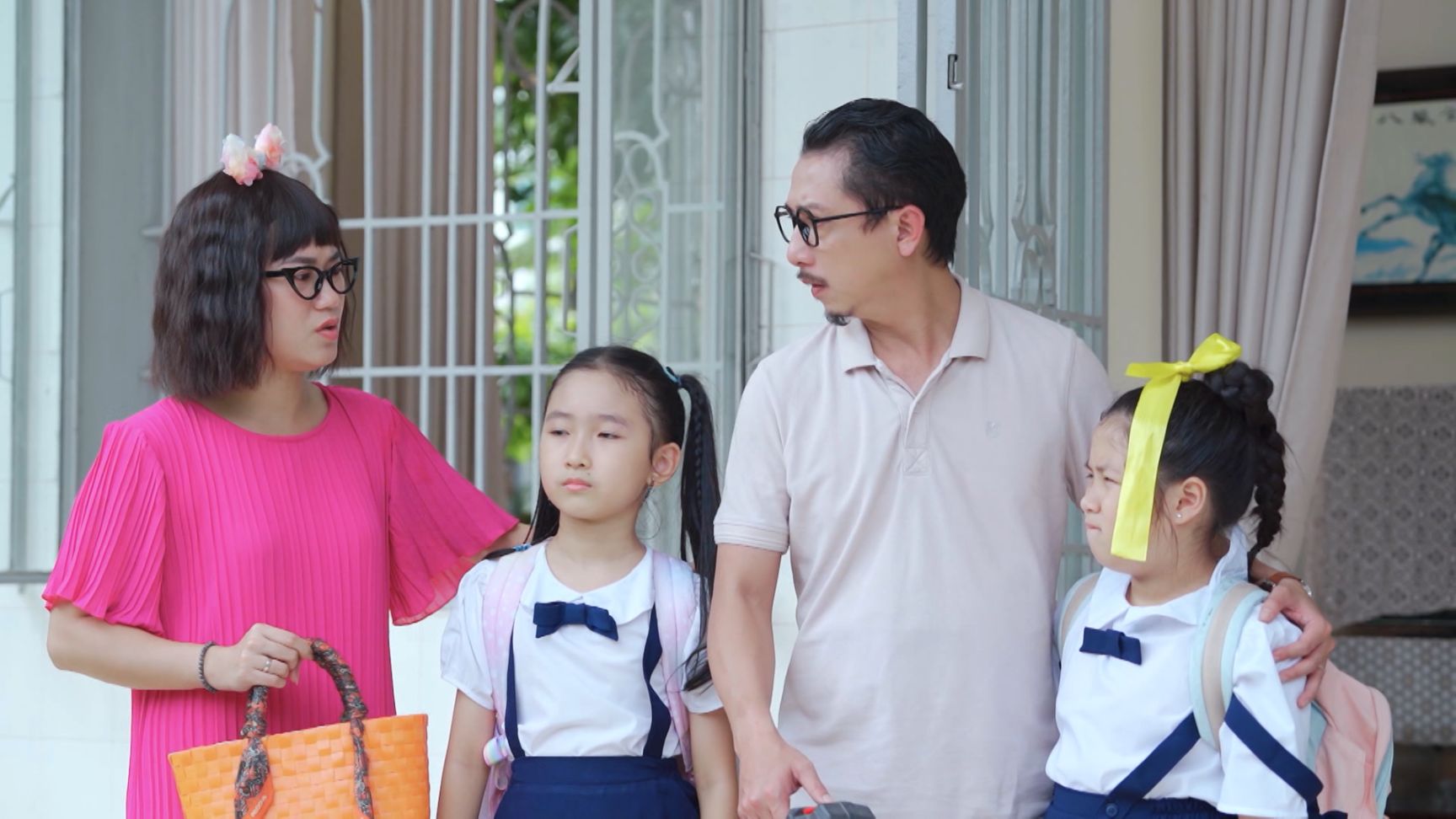 Gia đình khó dễ 2 Hứa Minh Đạt   Lâm Vỹ Dạ tranh luận gay gắt vì chuyện dạy con