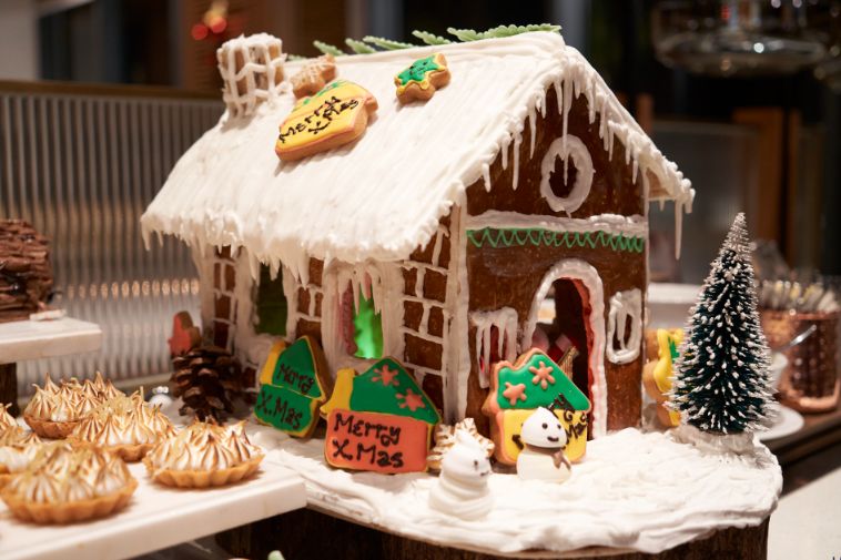 Gingerbread House Đón mùa hạnh phúc tại Mövenpick Resort Waverly Phú Quốc