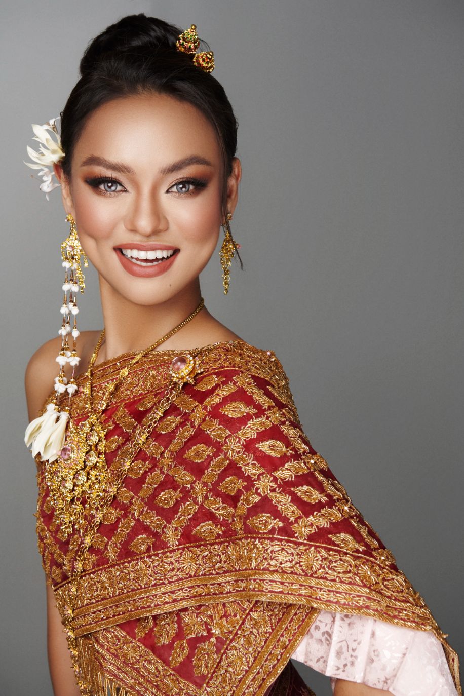 Mai Ngô 3 Mai Ngô đẹp rạng rỡ trong trang phục truyền thống Thái Lan
