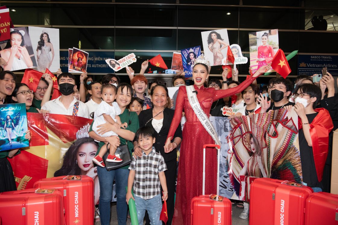 Miss Universe 2022 6 Ngọc Châu mang 6 vali đồ, xin vội áo vía của mẹ lên đường sang Mỹ thi Miss Universe
