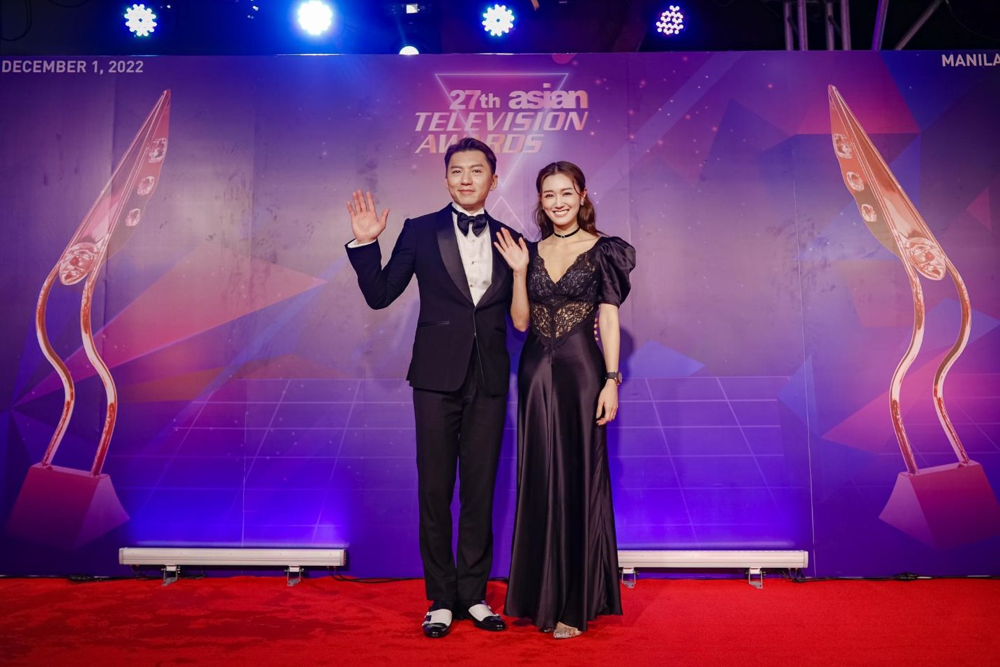 Mỹ nhân Bowie Cheung và nam thần Hồng Kông khiến người hâm mộ hò reo khi cùng sải bước Trấn Thành, Lê Giang, Uyển Ân, Wren Evans sải bước ấn tượng trên thảm đỏ Asian TV Awards