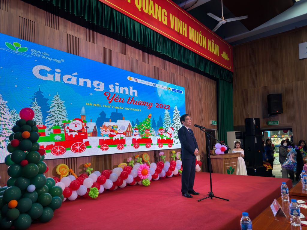 ThS.BS Trịnh Ngọc Hải Phó Giám đốc Bệnh viện Nhi Trung ương phát biểu tại sự kiện Giáng sinh Yêu thương VITA Clinic và VinaCapital Foundation trao tặng 500 phần quà Giáng sinh cho các bệnh nhi