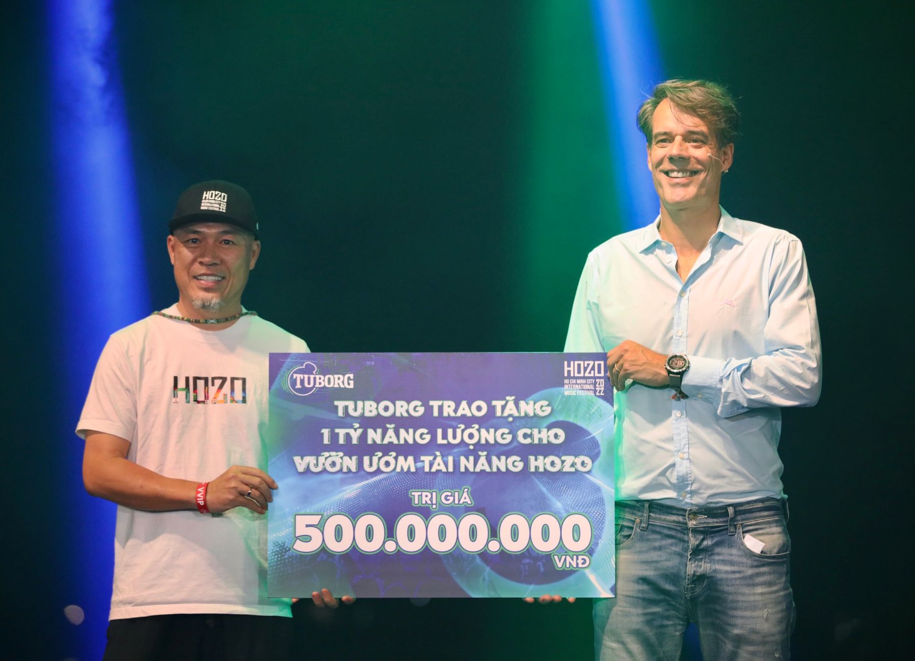 Tại sự kiện Tuborg cũng cam kết quyên góp 500 triệu đồng nhằm hỗ trợ phát triển các tài năng âm nhạc trẻ 1 Tuborg chính thức ra mắt, cam kết quyên góp 500 triệu đồng hỗ trợ tài năng âm nhạc trẻ
