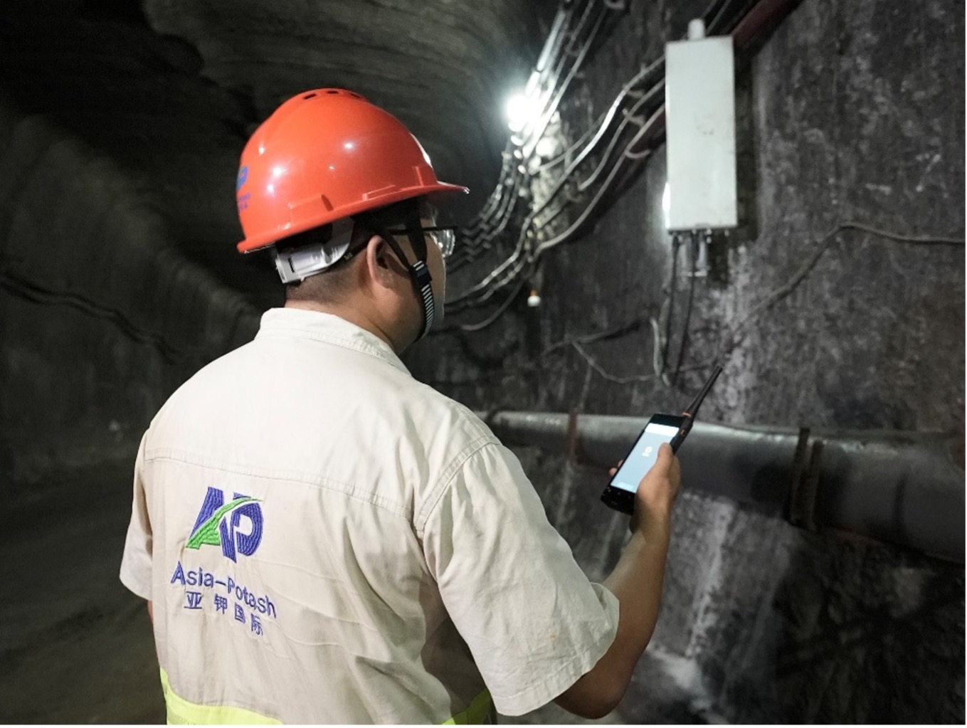 Đội ngũ Asia Potash tại mỏ khai khoáng thông minh Huawei hỗ trợ xây dựng mỏ kali thông minh đầu tiên của ASEAN tại Lào