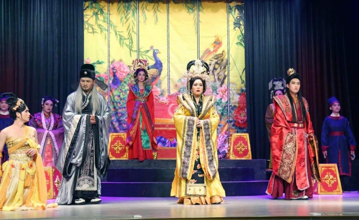  Việt Hương tái ngộ khán giả sau 15 năm với kịch dài ‘Loạn thế chi vương’