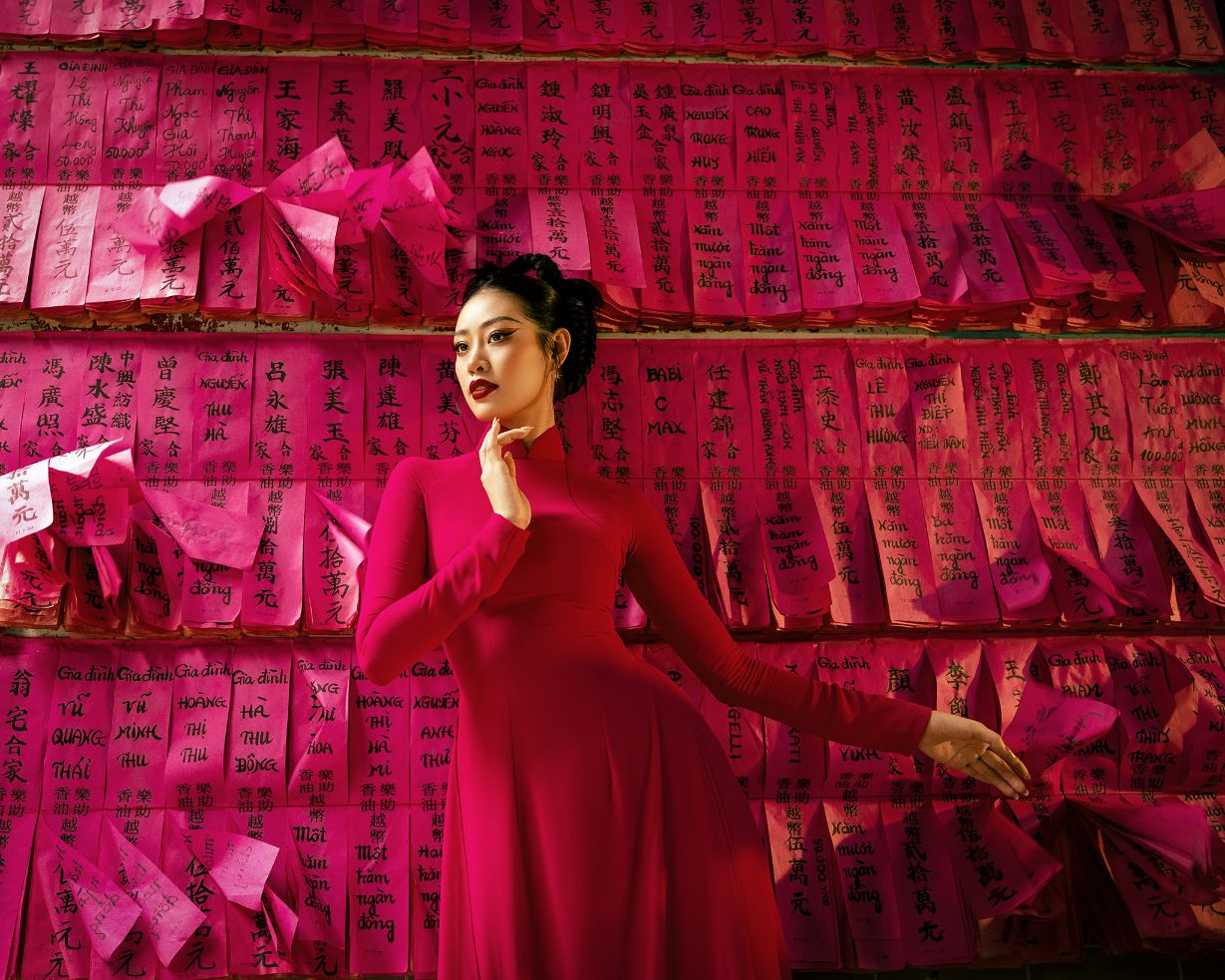 Hoa hau Khanh Van Tet Quy Mao 20232 Hoa hậu Khánh Vân duyên dáng áo dài, tâm sự cuối năm trong bộ ảnh Tết