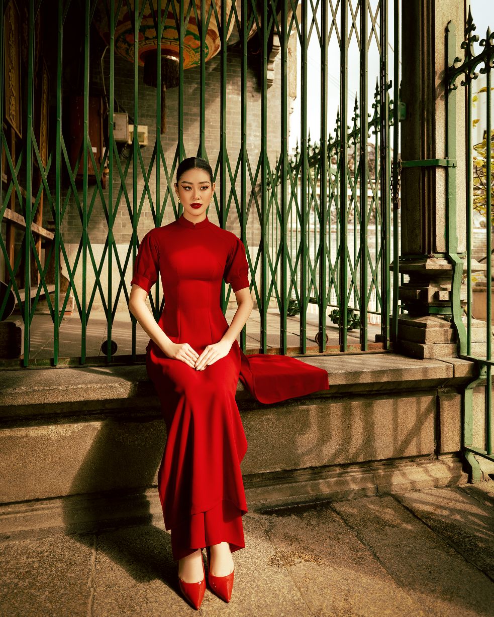 Hoa hau Khanh Van Tet Quy Mao 20239 Hoa hậu Khánh Vân duyên dáng áo dài, tâm sự cuối năm trong bộ ảnh Tết