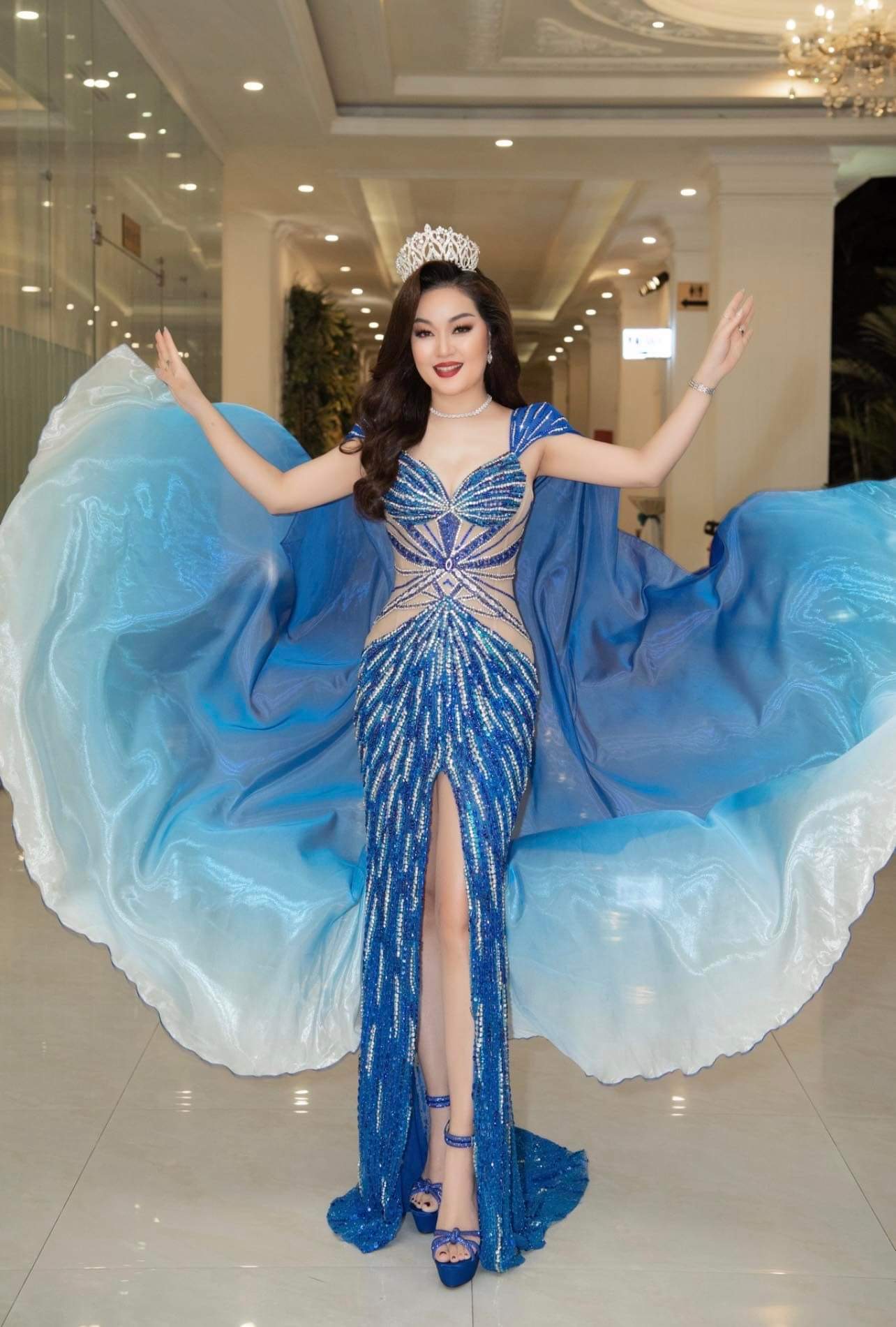  Á hậu Phương Nhi rạng rỡ chúc mừng Á hậu 1 Mrs Universe 2022 Hoàng Thanh Nga 