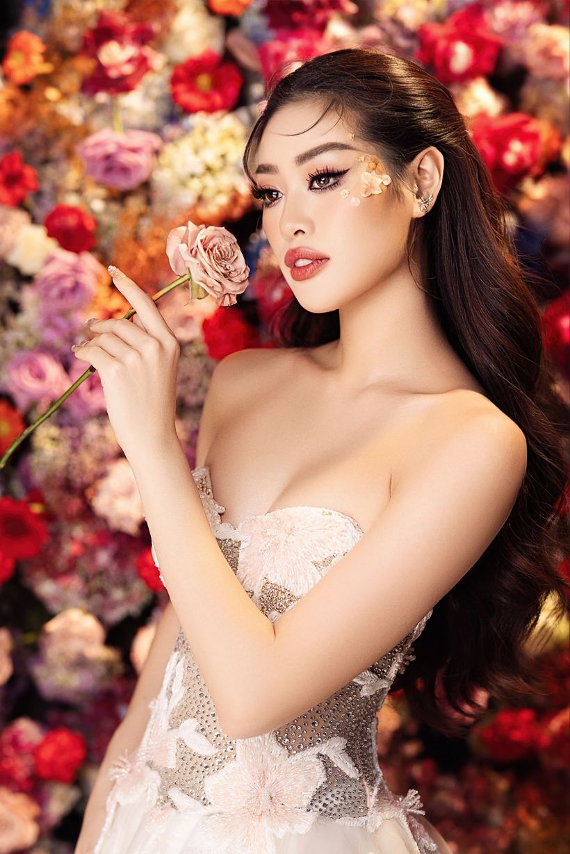 Hoa hau Khanh Van Mung sinh nhat tuoi 284 Hoa hậu Khánh Vân hoá thân thành nữ hoàng hoa, mừng sinh nhật tuổi 28