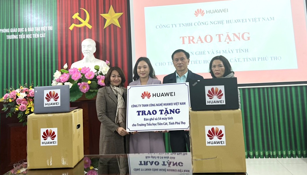 Huawei Việt Nam trao tặng 54 máy tính xách tay và nhiều bàn ghế cho trường Tiểu học Tiên Cát tỉnh Phú Thọ Huawei Việt Nam thực hiện chuỗi hoạt động hỗ trợ giáo dục tại vùng cao