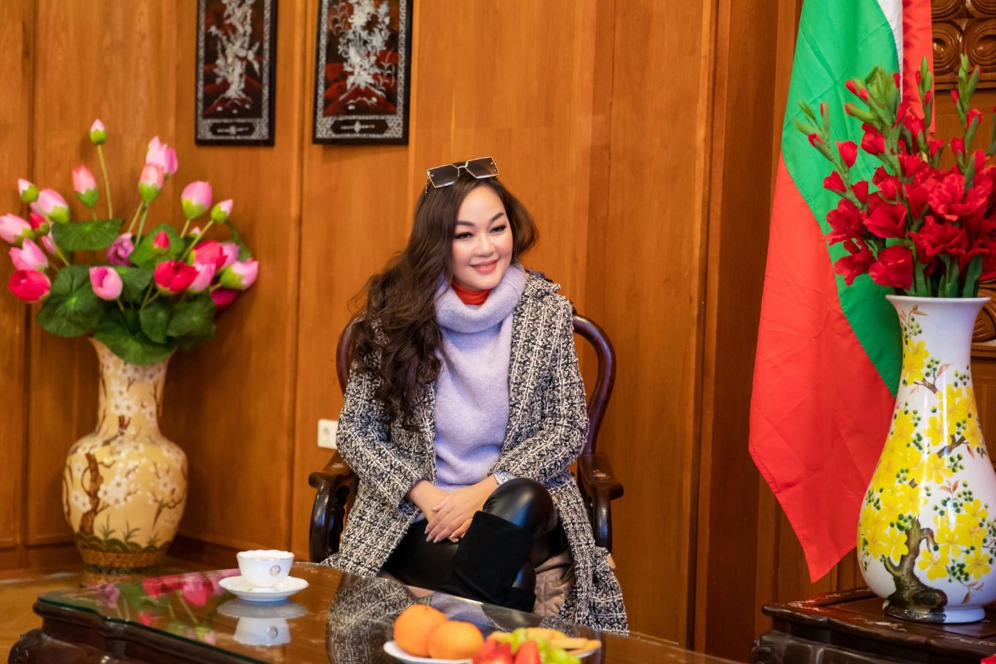Á hậu 1 Mrs Universe 2023 Hoàng Thanh Nga 1 Á hậu 1 Mrs Universe 2023 Hoàng Thanh Nga thăm Đại sứ quán Việt Nam tại Bulgaria